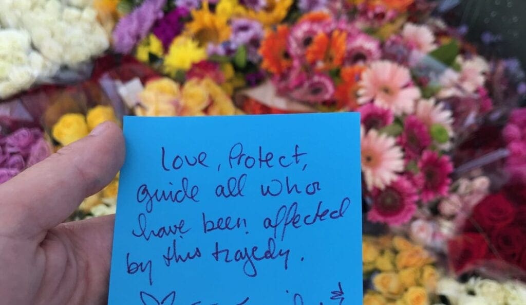 a blue post it note with a written quote