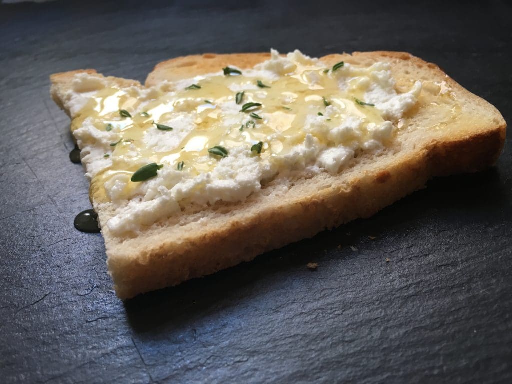 Toast with goat cheese and honey