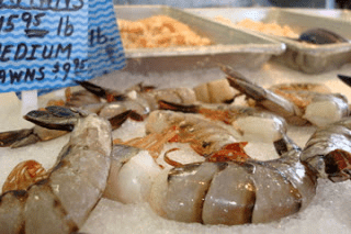 A display of shrimp on ice at a seafood market.