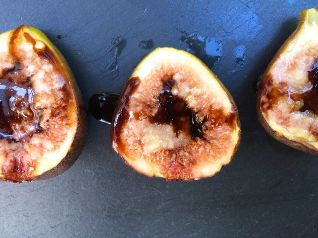 Sliced figs with honey and balsamic glaze.